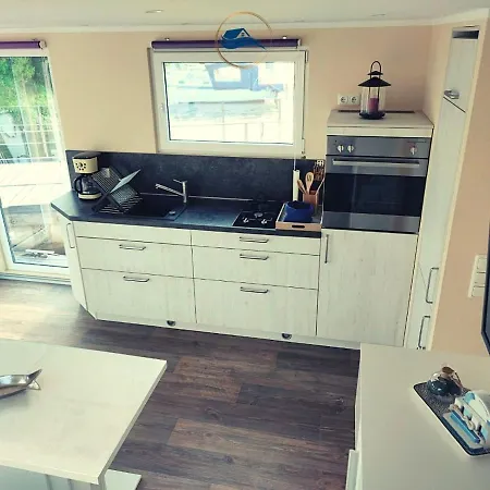 Editha Hausboot - Auf Wellen Apartment